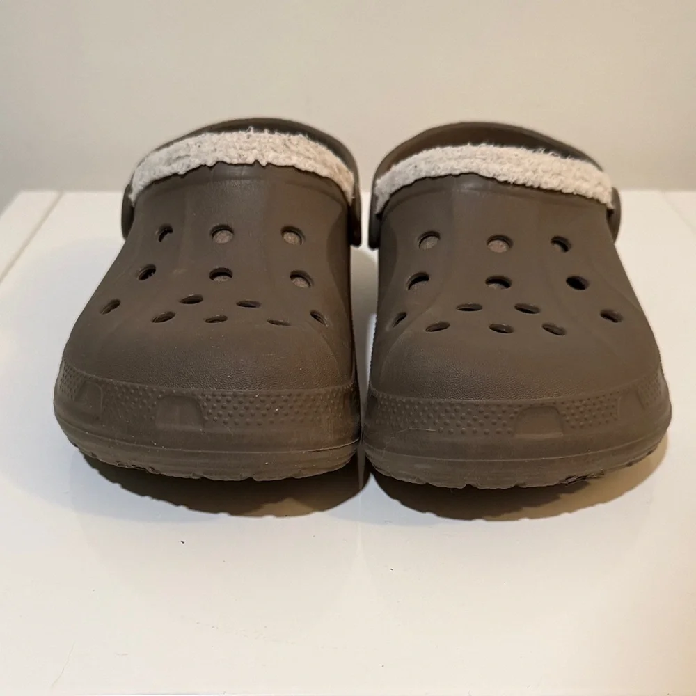CROCS Kids clogs  in Warm Brown size 4